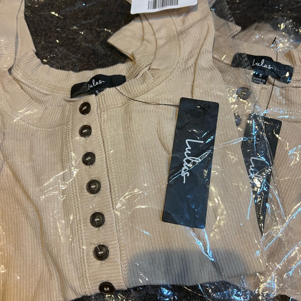 Lulu’s Round neck Henley top